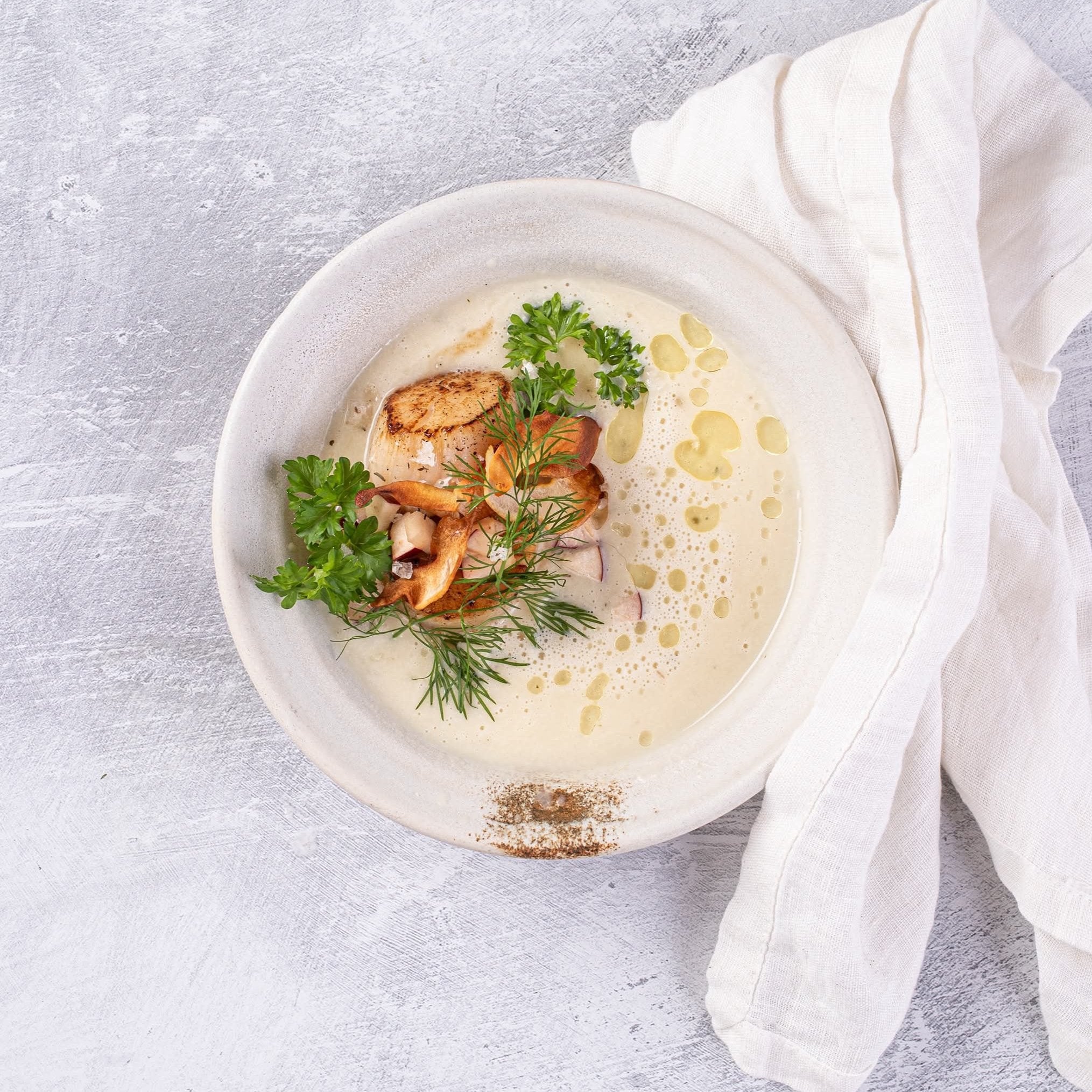 Jordskokkesuppe med kammuslinger og æble (2 personer)